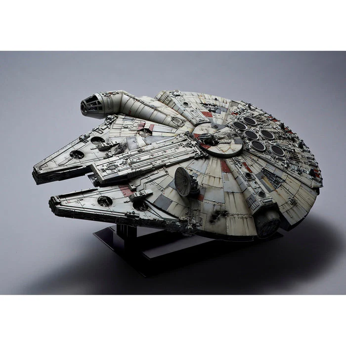 Bandai Star Wars - PG 1/72 A New Hope Millennium Falcon Model Kit - Image 4
