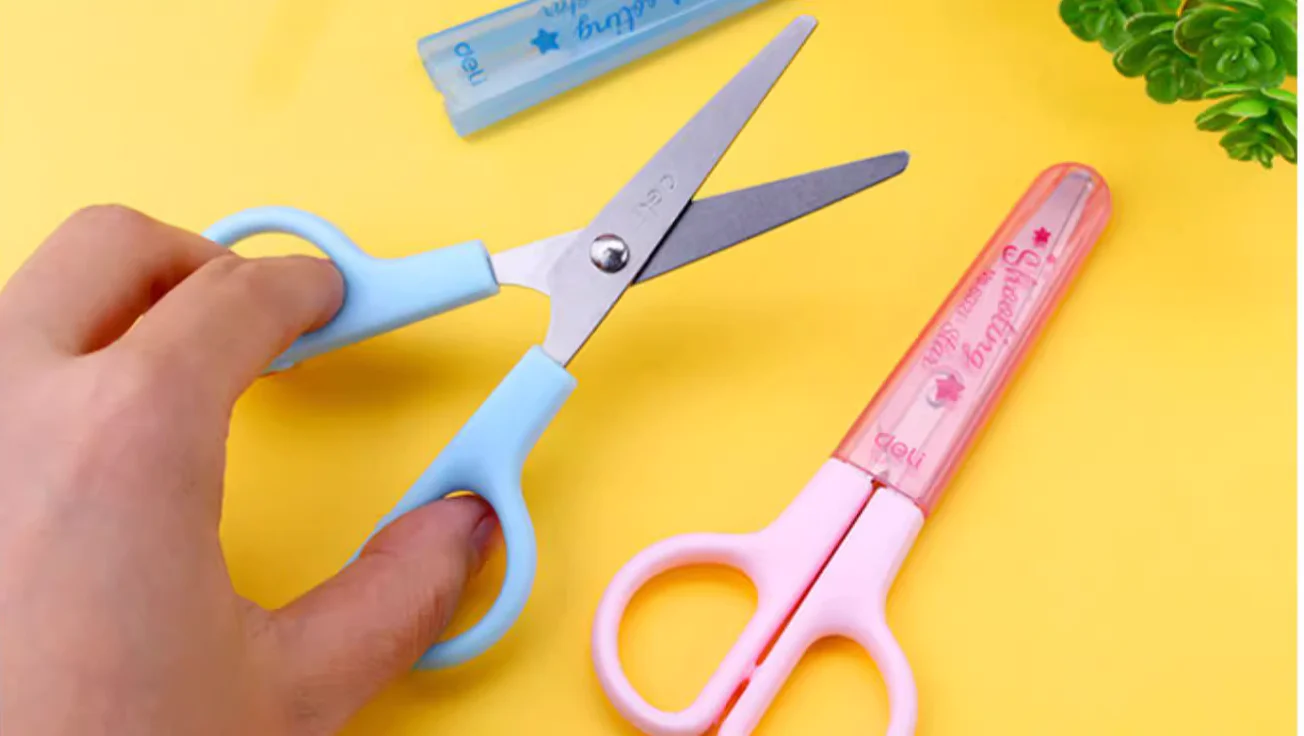 Deli Kids Safety Scissors - Image 3
