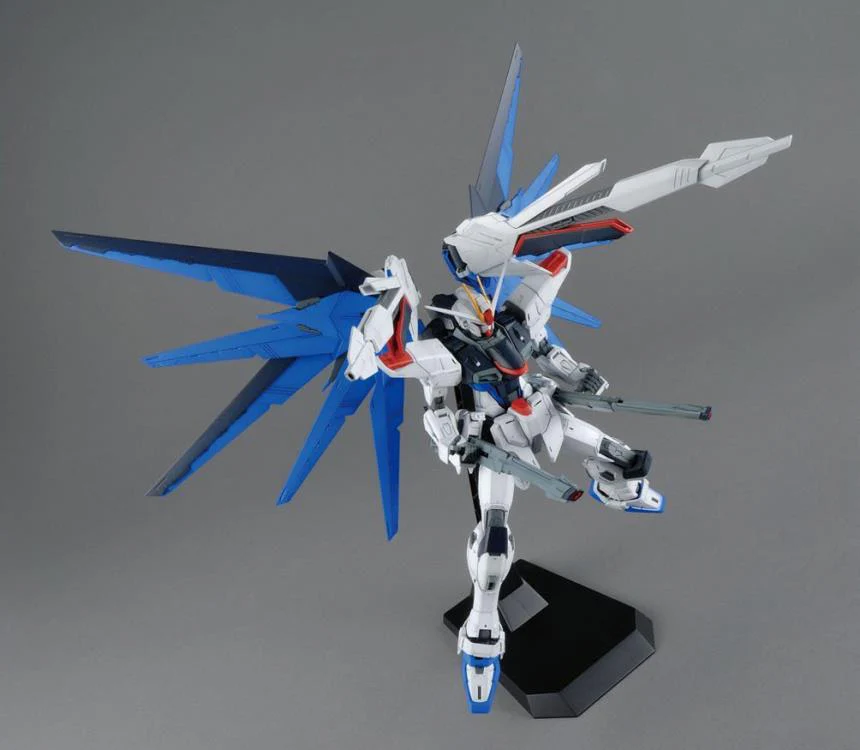 GUNDAM - MG 1/100 Freedom Gundam Ver.2.0 - Image 9