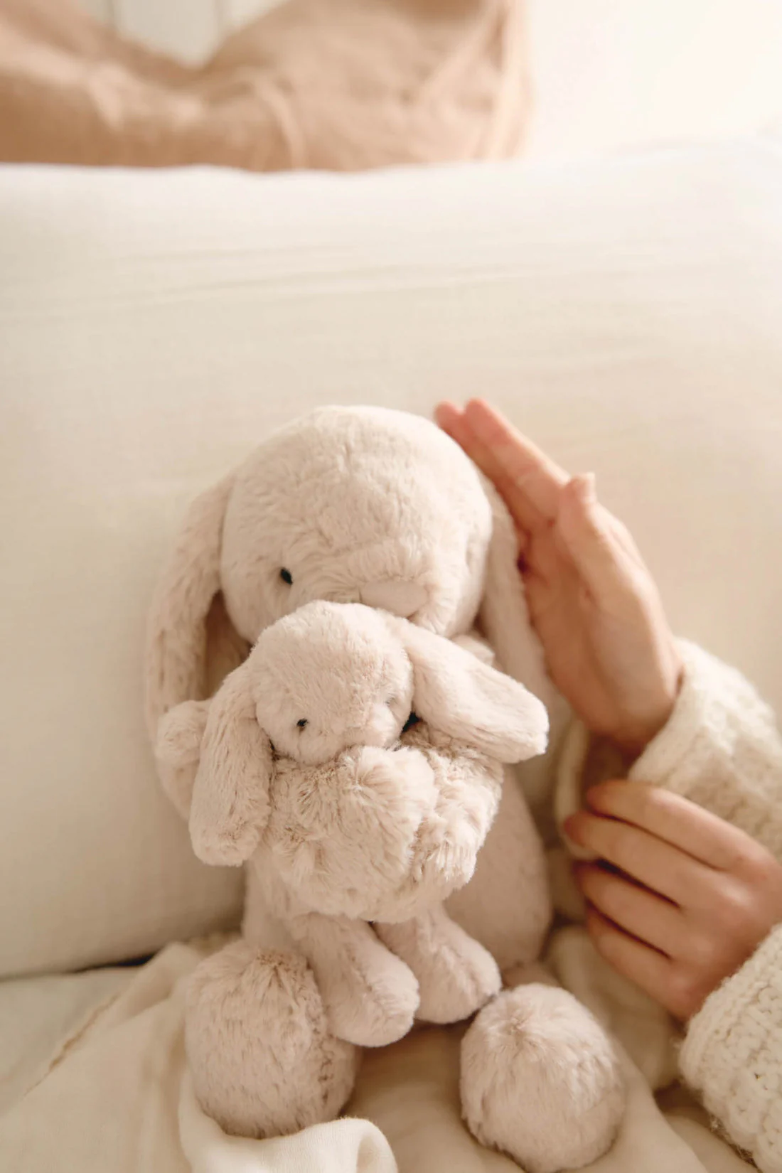 Jamie Kay - Snuggle Bunnies Plush Frankie the Hugging Bunny Brulee - Image 4