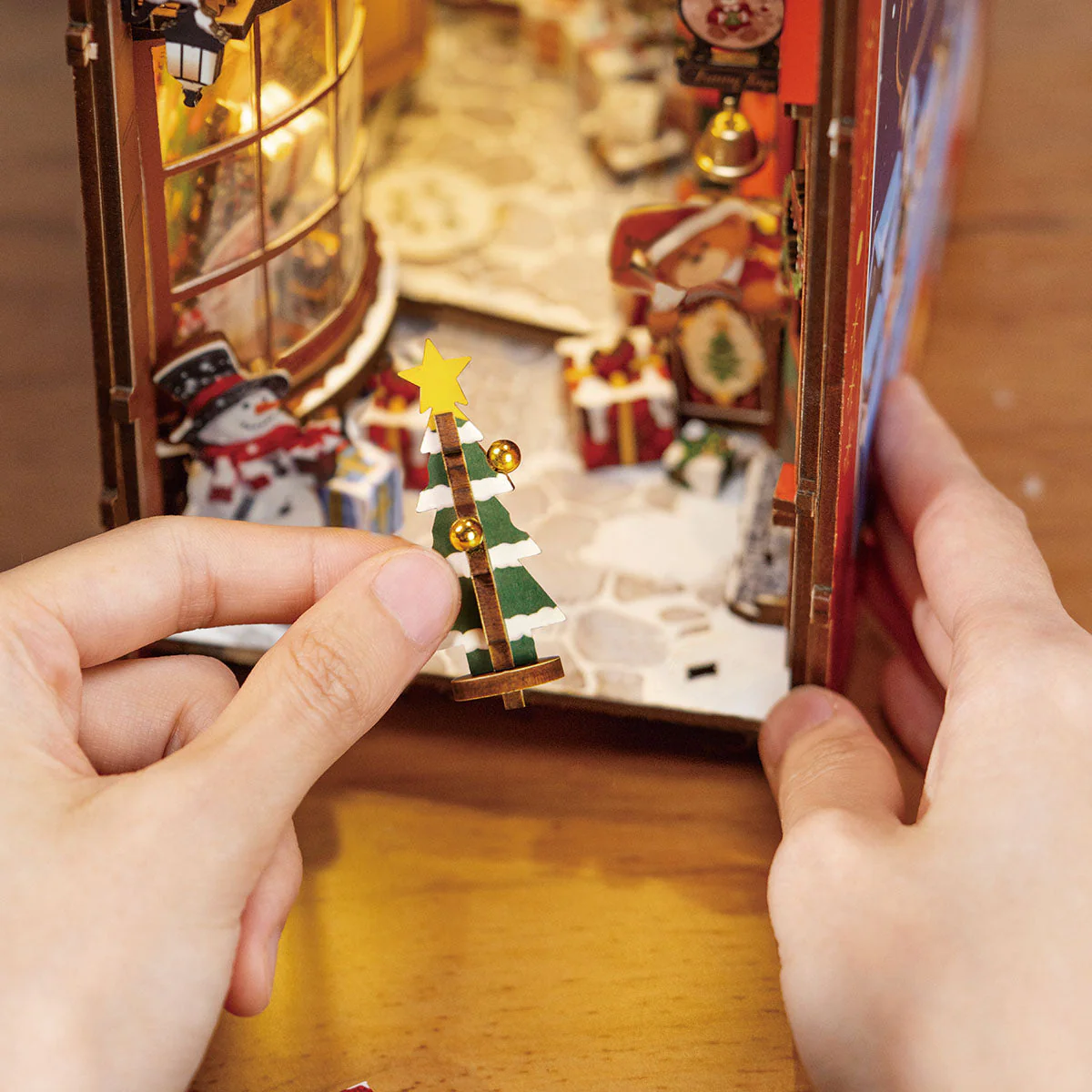 Rolife Christmas Street DIY Book Nook TGC06 - Image 3
