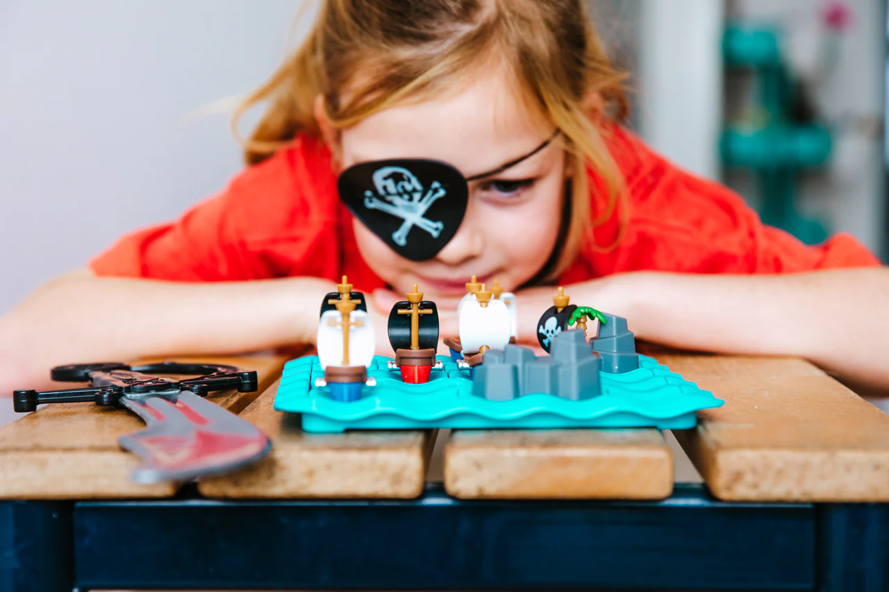 SmartGames - Pirates Crossfire Puzzle Game - Image 3